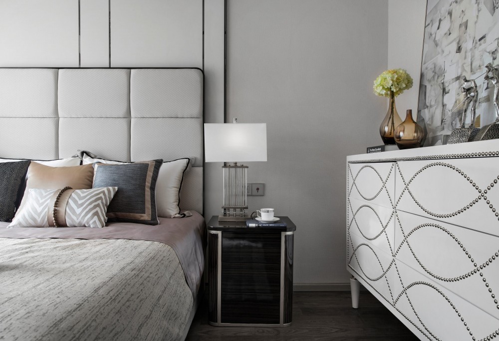 現代輕奢風格室內設計家裝案例-臥室床頭柜